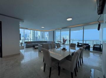 Apartamento · 194m² · 3 Recámaras · 2 Estacionamientos · Alquiler Apartamento Amoblado Av Balboa PH Sky Residences