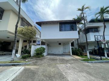 Casa de 3 habitaciones, Panamá · Venta Casa en Altos del Golf
