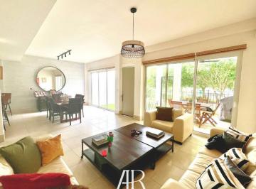 Casa de 4 habitaciones, Panamá · Vendo Espectacular Town Home en Santa Maria