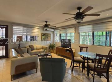 Casa de 4 habitaciones, Panamá · Venta de Casa en Condado del Rey