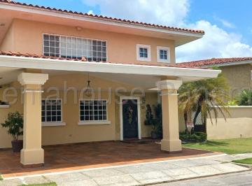 Casa de 4 habitaciones, San Miguelito · Venta de Casa Privilegiada en PH Villa Alta, Brisas del Golf 26 - 2047gg