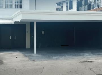 Casa · 420m² · 4 Recámaras · 6 Estacionamientos · Casa en Obarrio Para Uso Comercial /residencial 420 m²