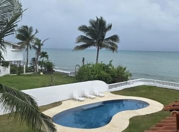 Casa de 4 habitaciones, Gorgona · Unique Ocean Front Property in Gorgona