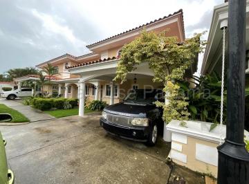 Casa de 3 habitaciones, Panamá · Venta de Casa de 2 Niveles en Costa del Este