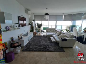 Apartamento de 3 habitaciones, Panamá · Venta de Apartamento en Av Balboa PH Sky M²: 195