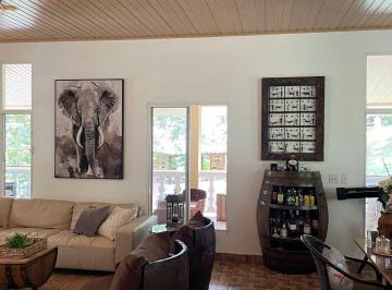 Casa · 186m² · 3 Recámaras · 4 Estacionamientos · Venta o Alquiler de Casa en Altos del Maria