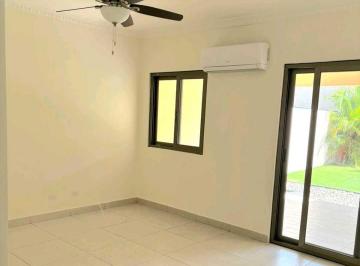Casa · 189m² · 3 Recámaras · 2 Estacionamientos · Alquiler de Casa en Panamá Pacifico Woodlands