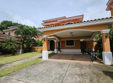 Casa · Se Alquila Casa con Jardin en Clayton Village Mb
