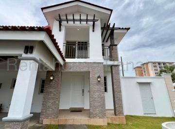 Casa de 5 habitaciones, Panamá · Alquiler de Casa en Versalles 26gb2561