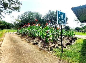 Terreno / Lote , San Miguelito · Venta de Terreno en Club de Golf de Brisas del Golf m² 988