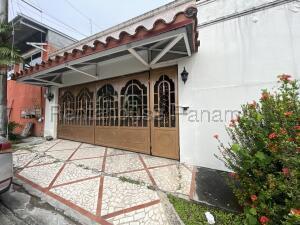 Casa de 3 habitaciones, Panamá · Venta de Casa con 395 m² en Villa Zaita PH Pradera del Rocio 26 - 2639sr