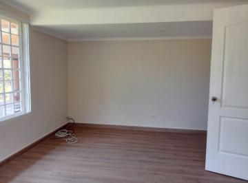 Casa · 450m² · 6 Recámaras · 4 Estacionamientos · Vendo Casa Remodelada Albrook en Llanos de Curundu