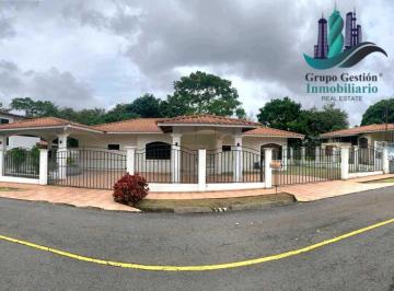Casa · 401m² · 4 Recámaras · 3 Estacionamientos · Vendo Casa Con. Piscina Terronal en Oferta