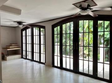 Casa de 4 habitaciones, Panamá · Vendo Dúplex en El Cangrejo
