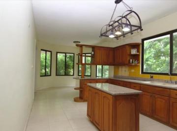 Casa · 600m² · 3 Recámaras · 6 Estacionamientos · Venta de Residencia San Felix