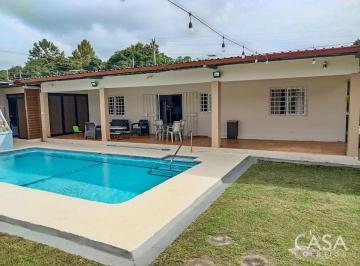 Casa de 4 habitaciones, Chame · Amplia Casa en Esquina en Venta en El Celaje, Chame