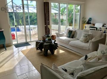 Casa · 203m² · 3 Recámaras · 2 Estacionamientos · Puntarena - Buenaventura