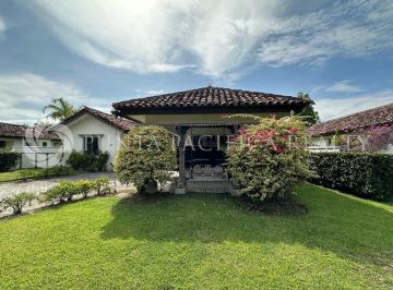 Casa de 3 habitaciones, Antón · En Venta y Alquiler | Villa de Lujo Frente Al Lago en Buenaventura