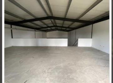 Bodega-Galpón-Depósito · 355m² · 4 Estacionamientos · Vendo o Alquilo Bodega Juan Diaz