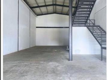 Bodega-Galpón-Depósito · 557m² · 4 Estacionamientos · Alquilo o Vendo Bodega Juan Diaz