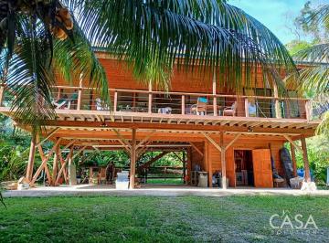 Casa de 2 habitaciones, Bocas del Toro · Precio Reducido! Casa Elevada de Estilo Caribeño en Isla Colón, Bocas del Toro