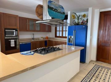 Casa de 2 habitaciones, Panamá · Se Vende Casa de 3 Niveles en Casco Viejo, Frente Al Mar