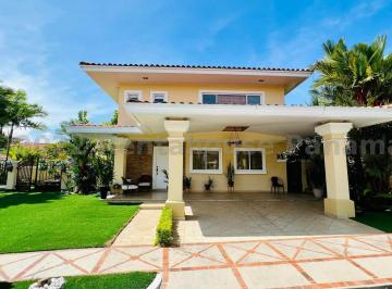 Casa de 3 habitaciones, San Miguelito · Casa en Brisas del Golf Villa Alta en Venta