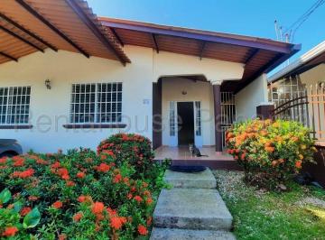 Casa de 3 habitaciones, San Miguelito · Se Vende Casa en Brisas del Golf Ydu