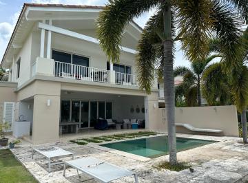Casa · 650m² · 4 Recámaras · 2 Estacionamientos · Venta de Casa en Buenaventura, PH Ocean Lakes