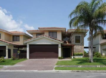 Casa de 5 habitaciones, San Carlos · Venta de Casa con Vistas Al Golf y Piscina en Vista Mar, San Carlos