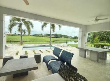Casa · 565m² · 4 Recámaras · 4 Estacionamientos · Banco Vende Casa en Buenaventura - Ocean Lakes - Negociable