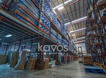 Bodega-Galpón-Depósito · 5228m² · 15 Estacionamientos · Bodega en El Centro de La Ciudad - en Venta