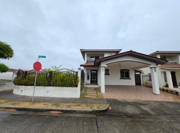 Casa · 239m² · 3 Recámaras · 2 Estacionamientos · Venta Casa PH Spring Hills en Puerto Caimito La Chorrera (Of)