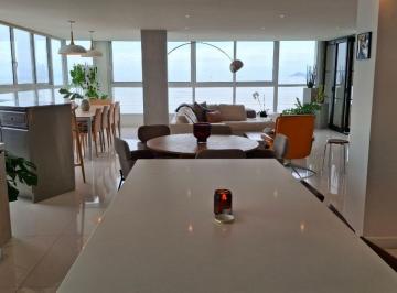 Apartamento de 3 habitaciones, Panamá · Sobre Las Rocas. 416 m 3r 3b Den 4est Remodelado $560,000.00neg