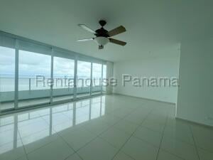 Apartamento de 3 habitaciones, Panamá · Venta de Apartamento con 29 m² en Costa del Este PH Altamar del Este 26 - 3211sr