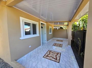 Casa de 2 habitaciones, Pedasí · Venta de Casa Recien Remodelada con 2 Habitaciones y Patio