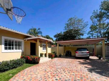 Casa · 508m² · 4 Recámaras · 4 Estacionamientos · Venta Casa en un Lugar Privilegiado en San Carlos, San José Jp