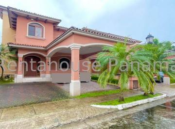 Casa de 4 habitaciones, Panamá · Venta de Casa en Costa Sur, El Doral.