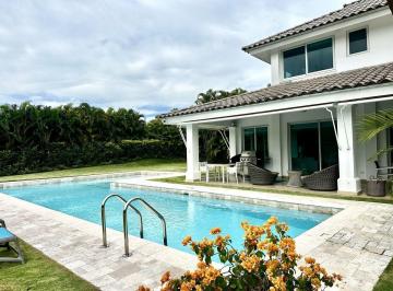 Casa de 4 habitaciones Venta USD 880,000 · Bijao - Villa con Piscina