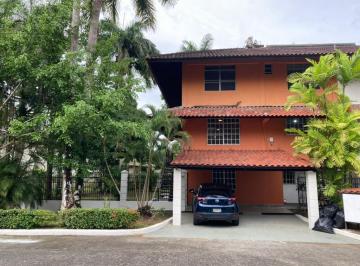 Casa · 370m² · 4 Recámaras · 2 Estacionamientos · Venta de Casa en Clayton