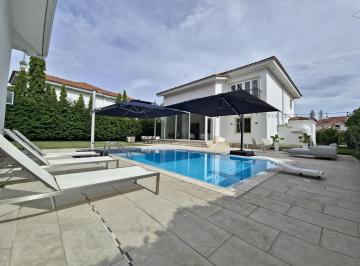 Casa · 850m² · 5 Recámaras · 7 Estacionamientos · Venta de Casa Fairway State Santa Maria
