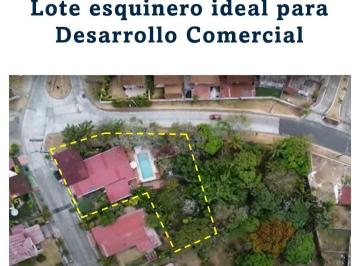 Casa · 2120m² · 3 Recámaras · 2 Estacionamientos · Vendo. Casa de Esquina 2120 m Villa Zaita