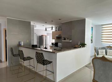 Apartamento · 215m² · 3 Recámaras · 2 Estacionamientos · Sea Confiable Vende Apartamento en PH Joy Tower 3 Recamaras