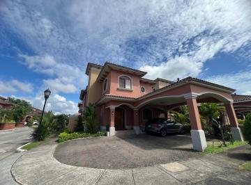 Apartamento · 421m² · 4 Recámaras · 4 Estacionamientos · Sea Confiable Alquila Hermosa Casa en El Doral