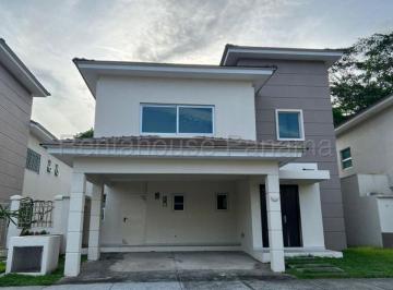 Casa de 4 habitaciones, Panamá · Vendo Casa en Altos de Panama