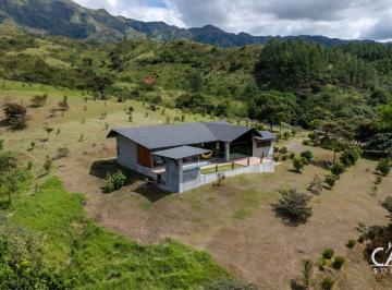 Casa de 2 habitaciones, Santa Fe · Casa Moderna de Alta Gama con Piscina en Santa Fe, Veraguas