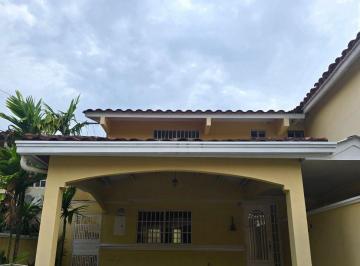 Casa de 3 habitaciones, San Miguelito · Dos Niveles con Patio en Altos de Panama