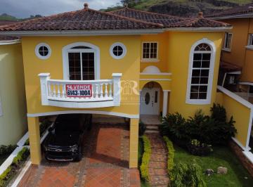 Casa · 317m² · 3 Recámaras · 4 Estacionamientos · Casa en Rainforest Villas PH Las Huacas