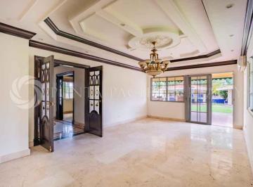 Casa de 4 habitaciones, Panamá · En Venta | Casa en Costa Dorada - Costa del Este | Amplias Áreas | con Piscina