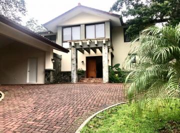 Casa · 454m² · 4 Recámaras · 2 Estacionamientos · Venta de Casa en Clayton - PH Los Senderos de Camino de Cruces